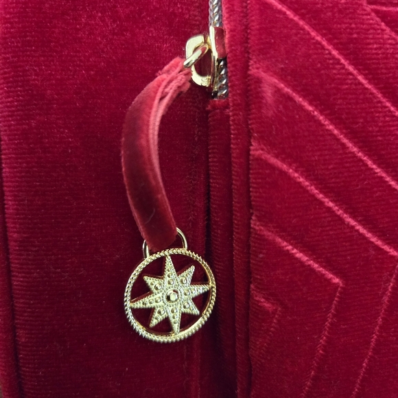 Estee Lauder Cosmetic Bag Red Velvet - Picture 7 of 7